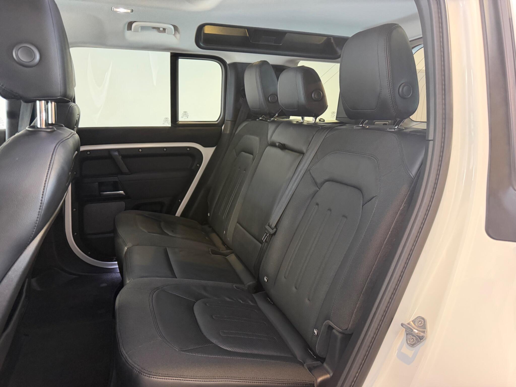 Land Rover Defender 110